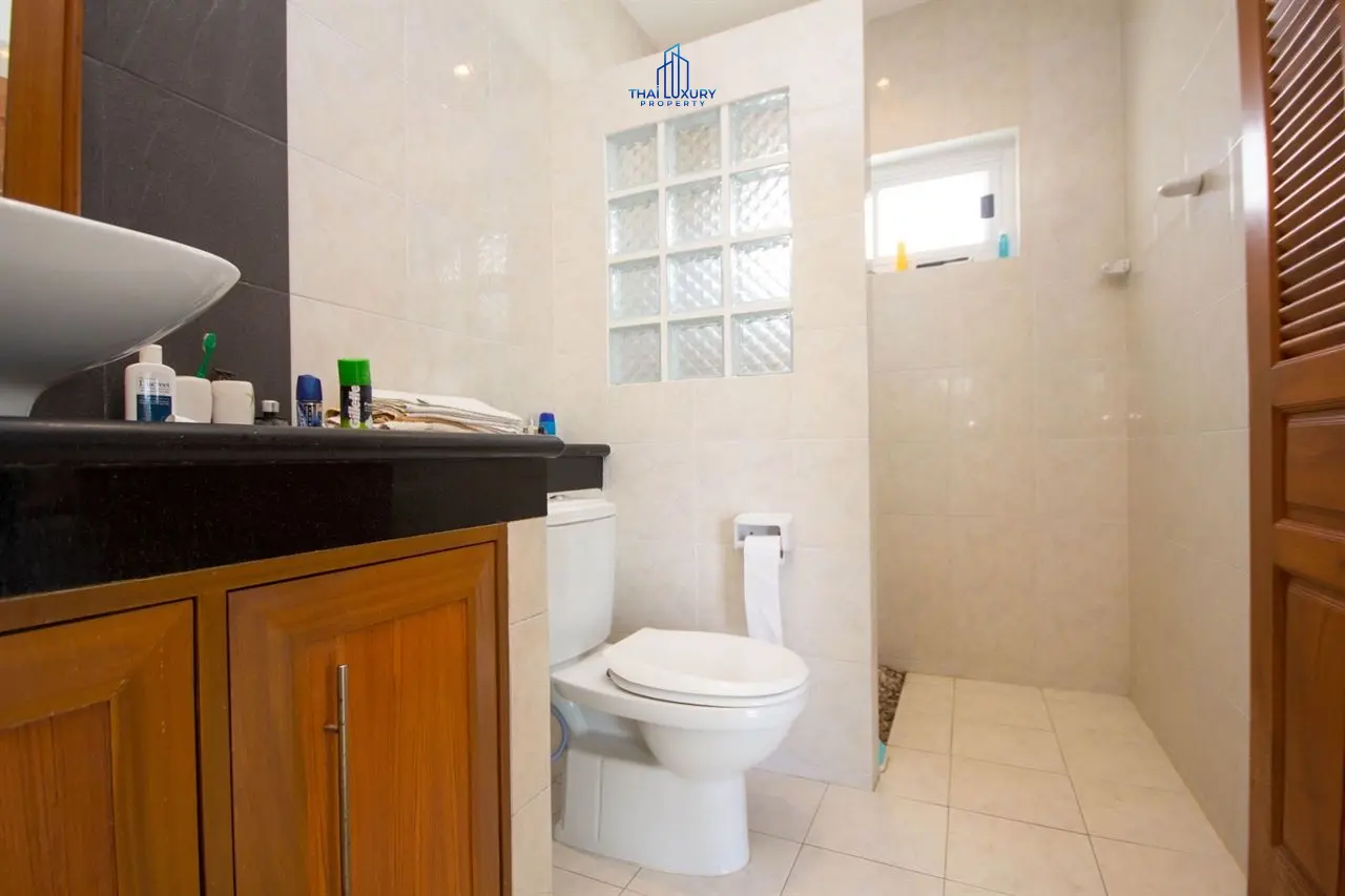 Charming 3-Bedroom Villa with Large Pool and Tropical Garden in Hin Lek Fai