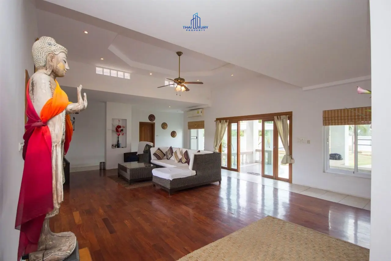 Charming 3-Bedroom Villa with Large Pool and Tropical Garden in Hin Lek Fai