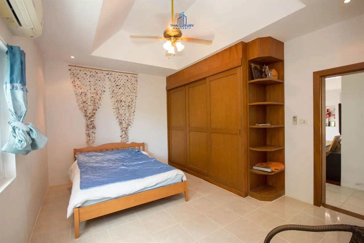 Charming 3-Bedroom Villa with Large Pool and Tropical Garden in Hin Lek Fai