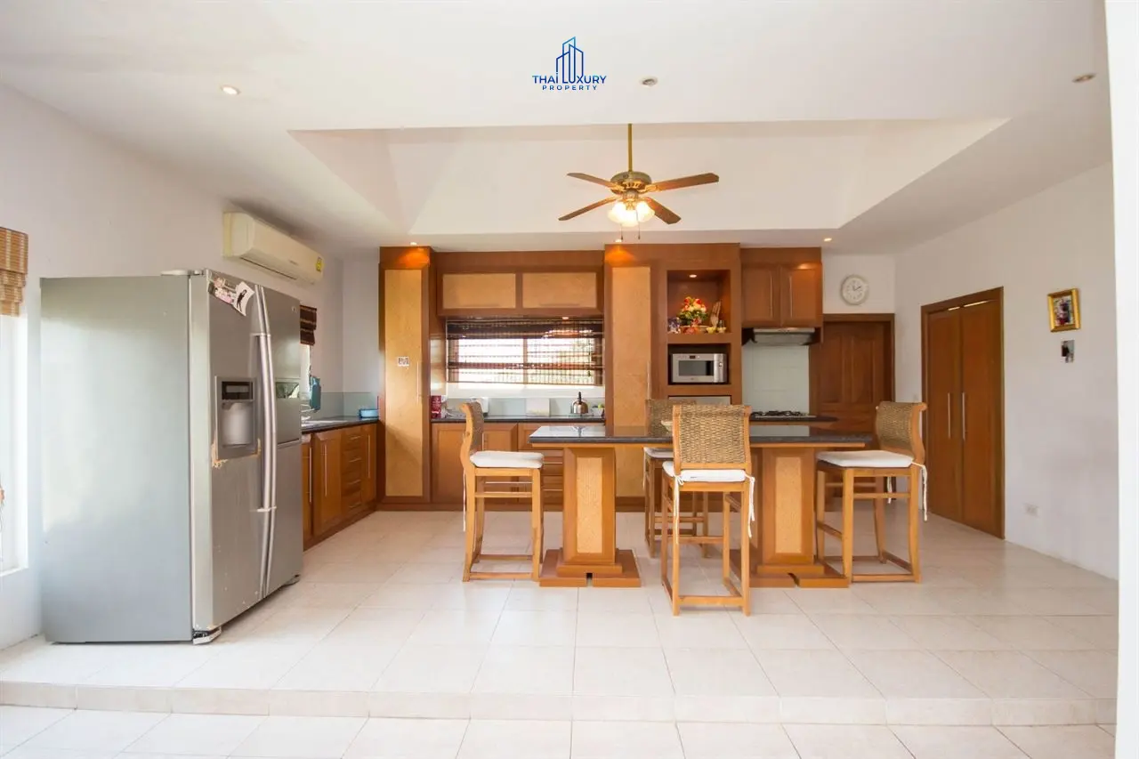 Charming 3-Bedroom Villa with Large Pool and Tropical Garden in Hin Lek Fai