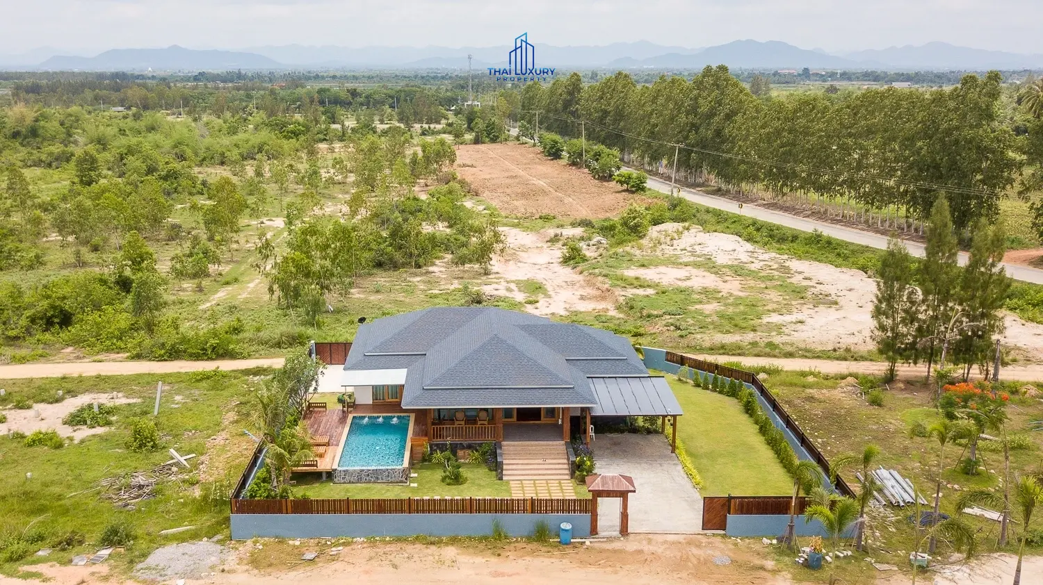 ทรัพย์สินสมัยใหม่ 3 ห้องนอนกว้างขวาง พร้อมสระว่ายน้ำส่วนตัวและวิวเขียวขจีในหัวหิน
