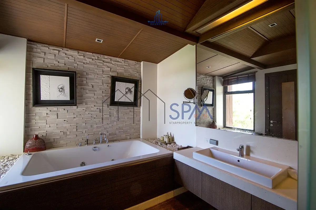 Spacious Modern 3-Bedroom Villa with Illuminated Pool in Hua Hin