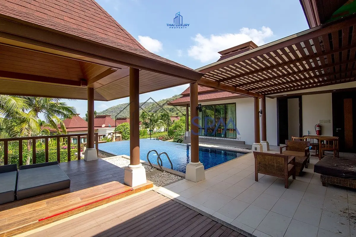 Spacious Modern 3-Bedroom Villa with Illuminated Pool in Hua Hin