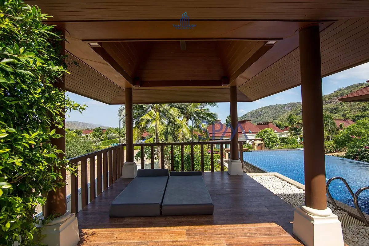 Spacious Modern 3-Bedroom Villa with Illuminated Pool in Hua Hin