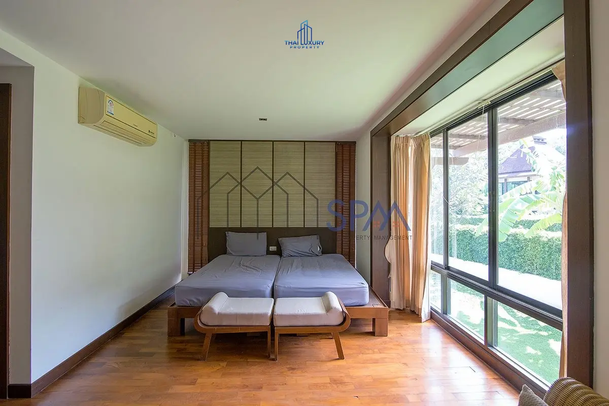 Spacious Modern 3-Bedroom Villa with Illuminated Pool in Hua Hin