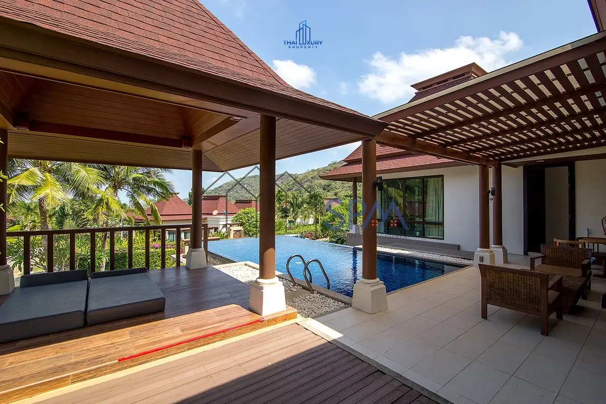 Spacious Modern 3-Bedroom Villa with Illuminated Pool in Hua Hin