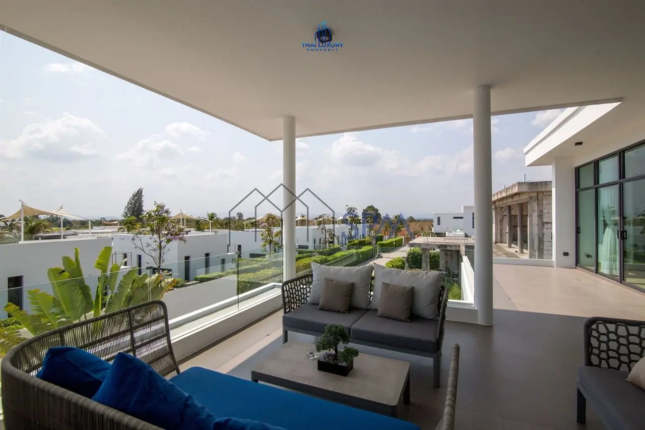 Spacious Modern 4-Bedroom House with Pool and Outdoor Living in Cha-Am