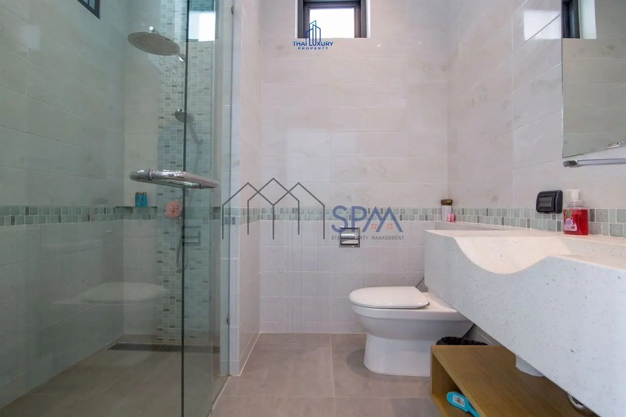Spacious Modern 4-Bedroom House with Pool and Outdoor Living in Cha-Am