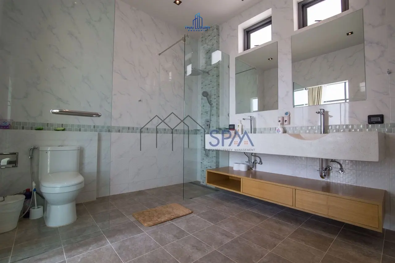 Spacious Modern 4-Bedroom House with Pool and Outdoor Living in Cha-Am