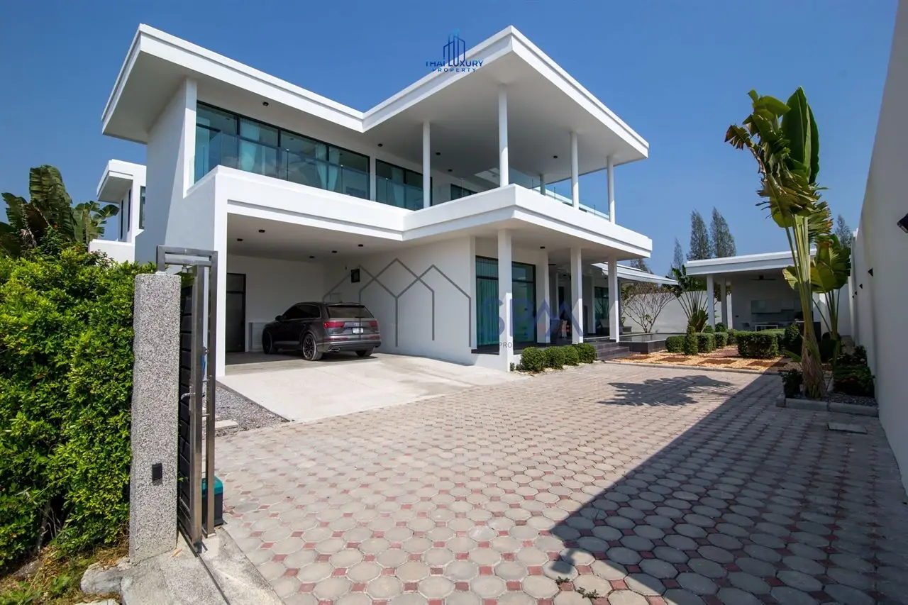 Spacious Modern 4-Bedroom House with Pool and Outdoor Living in Cha-Am