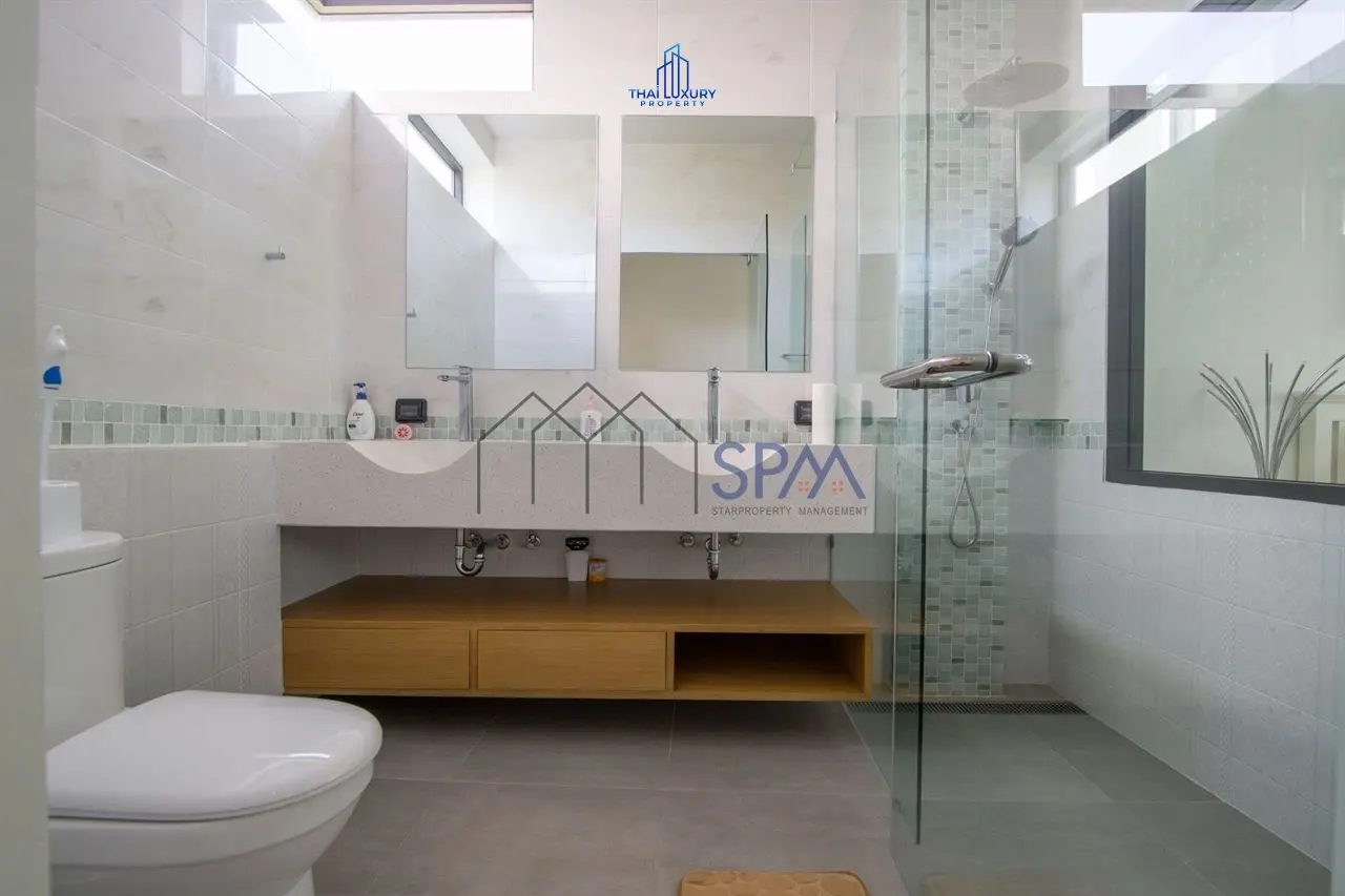Spacious Modern 4-Bedroom House with Pool and Outdoor Living in Cha-Am