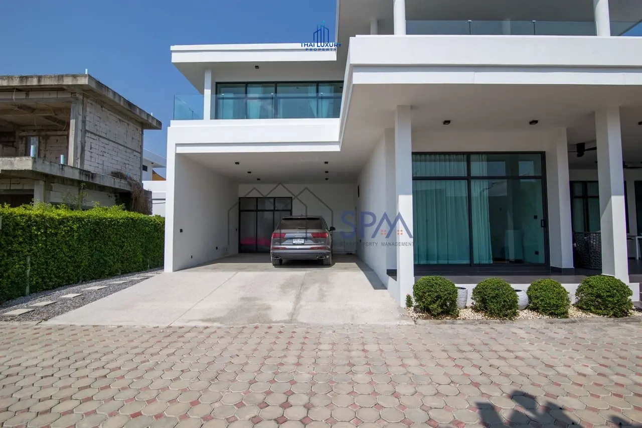 Spacious Modern 4-Bedroom House with Pool and Outdoor Living in Cha-Am