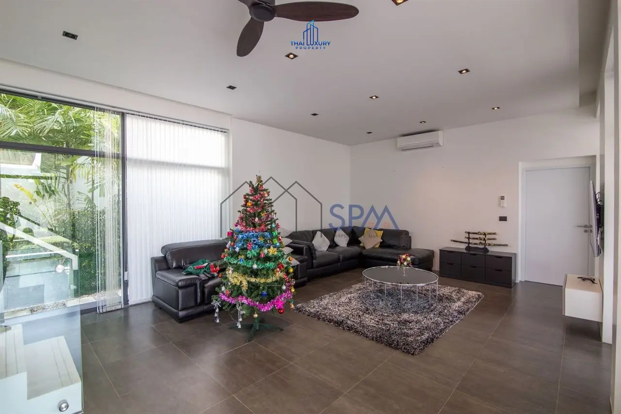 Spacious Modern 4-Bedroom House with Pool and Outdoor Living in Cha-Am