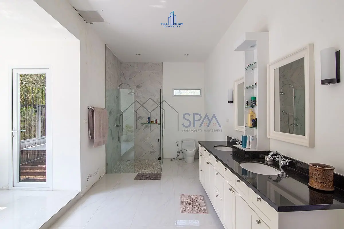 Spacious 5-Bed Villa with Open Living, Modern Kitchen & Pool in Cha-Am