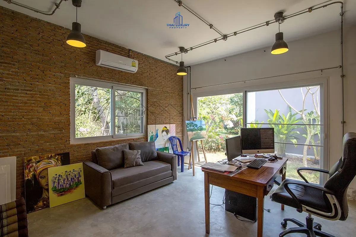 Spacious 5-Bed Villa with Open Living, Modern Kitchen & Pool in Cha-Am