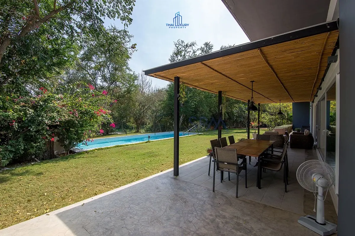 Spacious 5-Bed Villa with Open Living, Modern Kitchen & Pool in Cha-Am