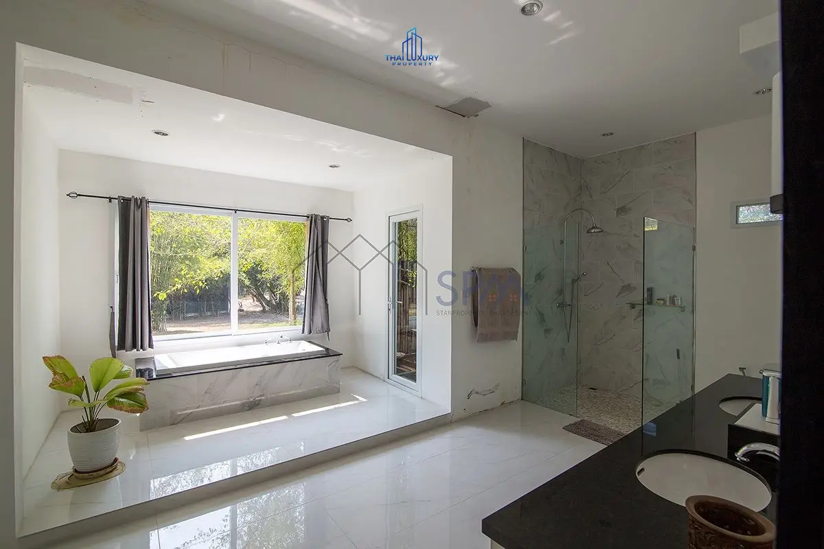 Spacious 5-Bed Villa with Open Living, Modern Kitchen & Pool in Cha-Am