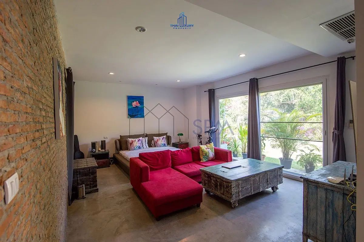 Spacious 5-Bed Villa with Open Living, Modern Kitchen & Pool in Cha-Am