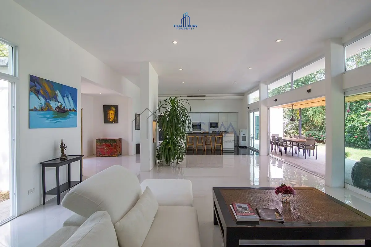 Spacious 5-Bed Villa with Open Living, Modern Kitchen & Pool in Cha-Am