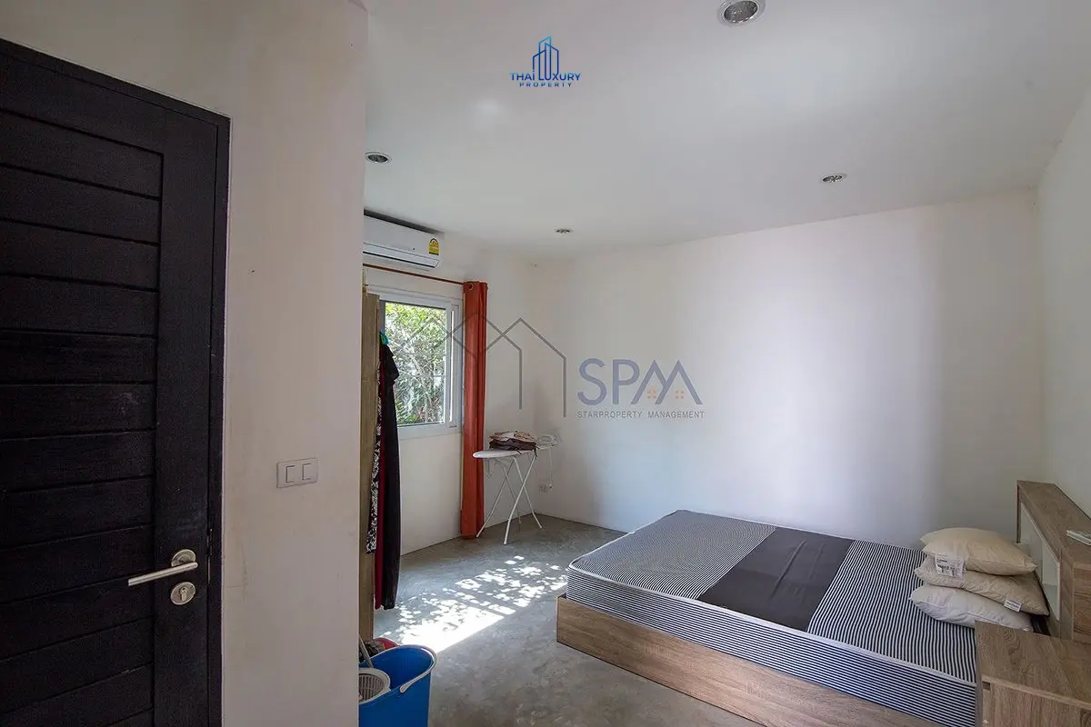 Spacious 5-Bed Villa with Open Living, Modern Kitchen & Pool in Cha-Am