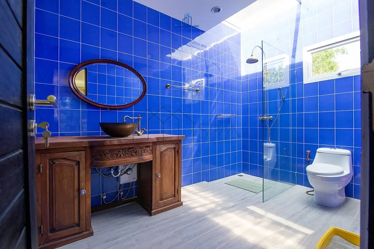Spacious 5-Bed Villa with Open Living, Modern Kitchen & Pool in Cha-Am