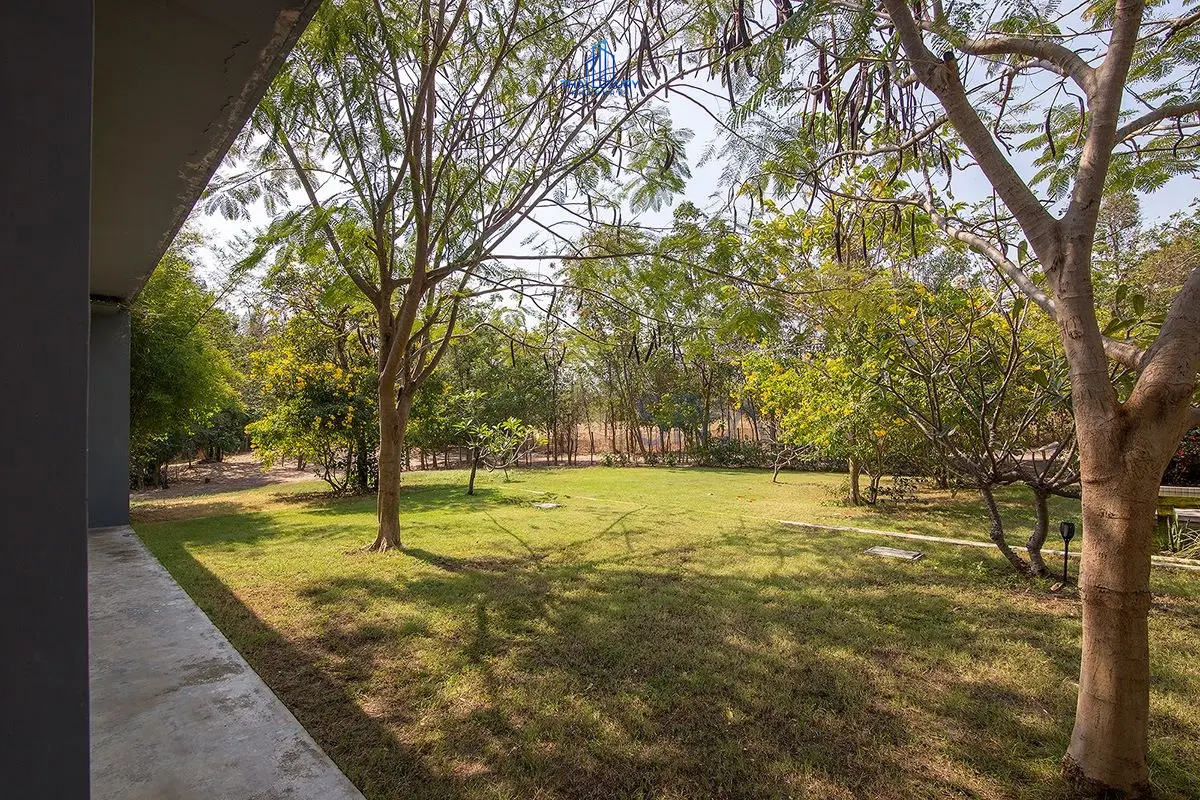 Spacious 5-Bed Villa with Open Living, Modern Kitchen & Pool in Cha-Am
