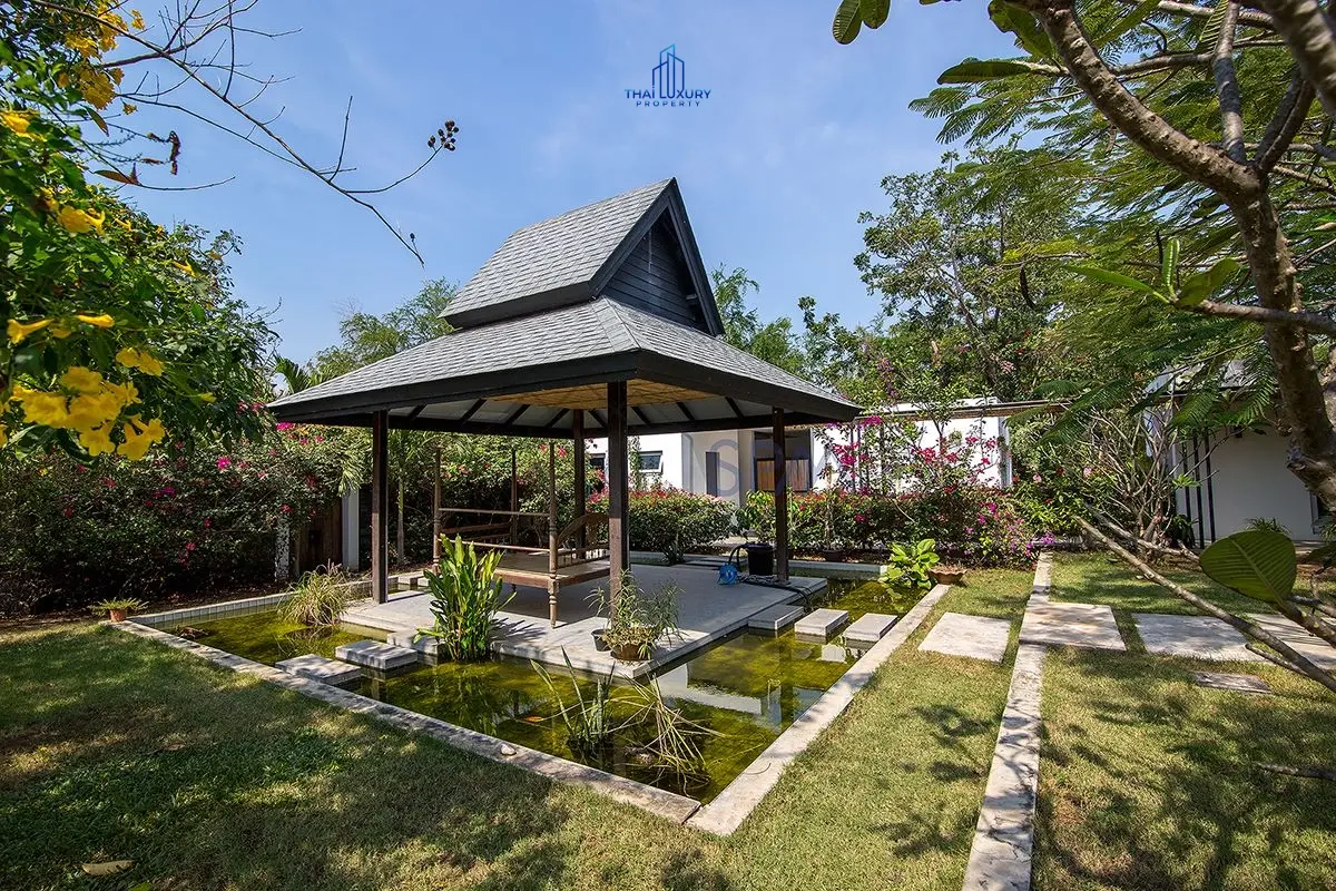 Spacious 5-Bed Villa with Open Living, Modern Kitchen & Pool in Cha-Am