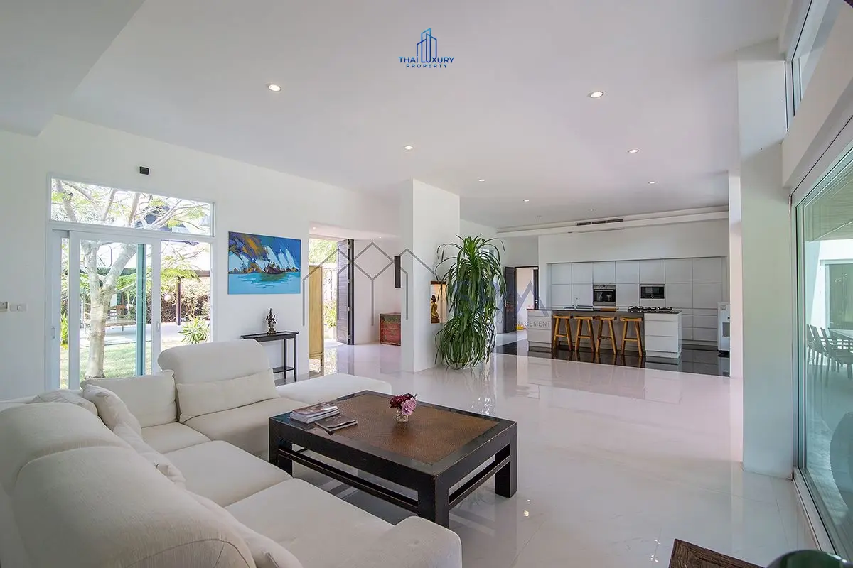 Spacious 5-Bed Villa with Open Living, Modern Kitchen & Pool in Cha-Am