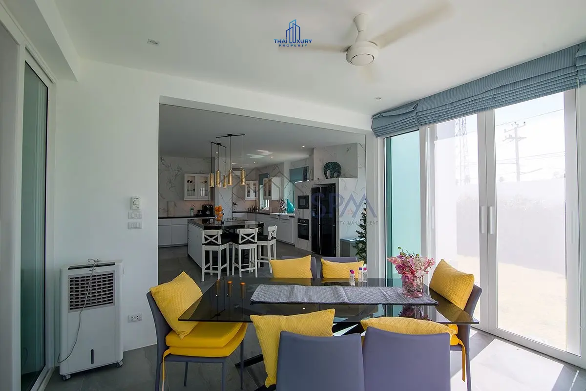 Charming Single-Story Villa with Kidney-Shaped Pool in Quiet Hin Lek Fai