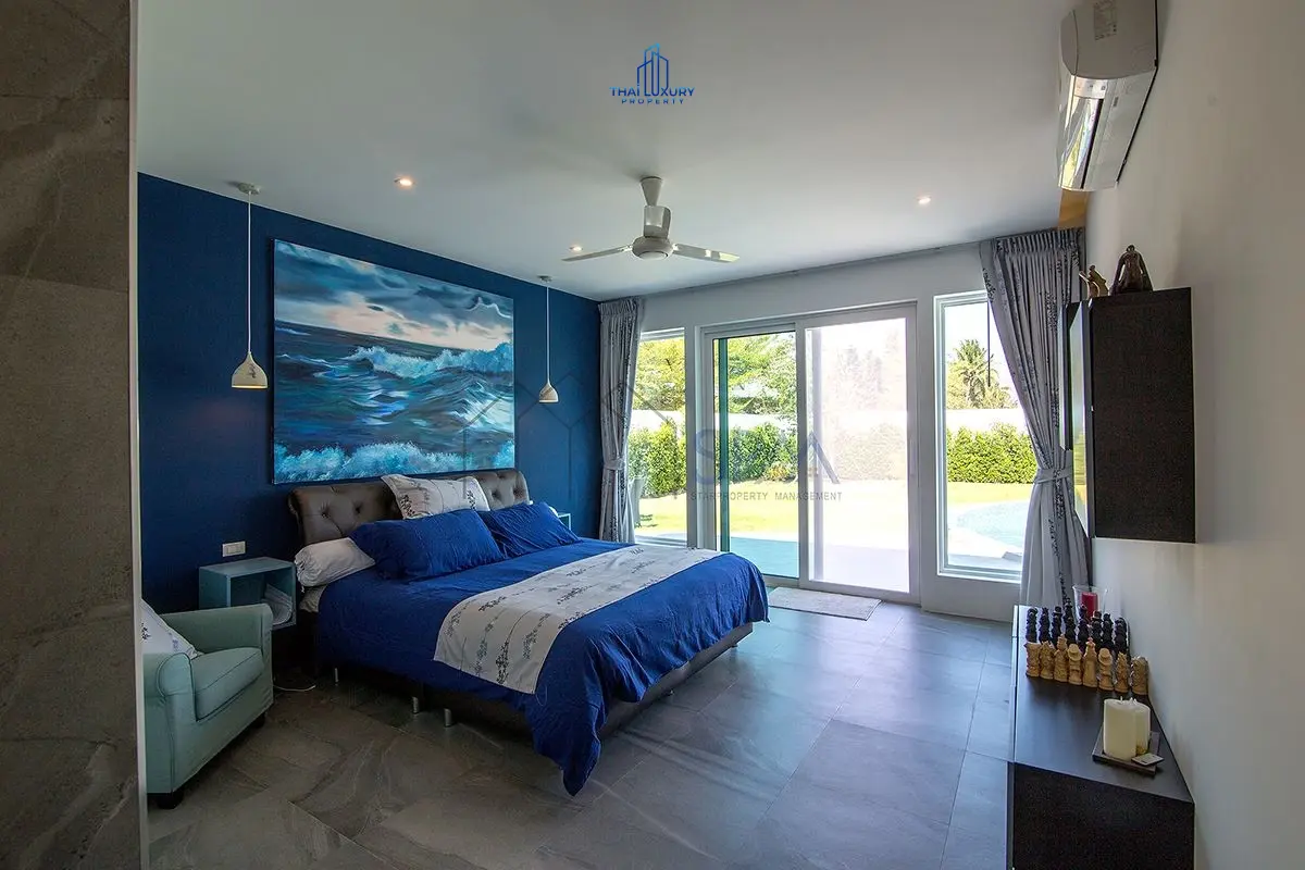 Charming Single-Story Villa with Kidney-Shaped Pool in Quiet Hin Lek Fai