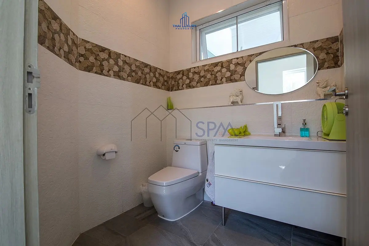 Charming Single-Story Villa with Kidney-Shaped Pool in Quiet Hin Lek Fai