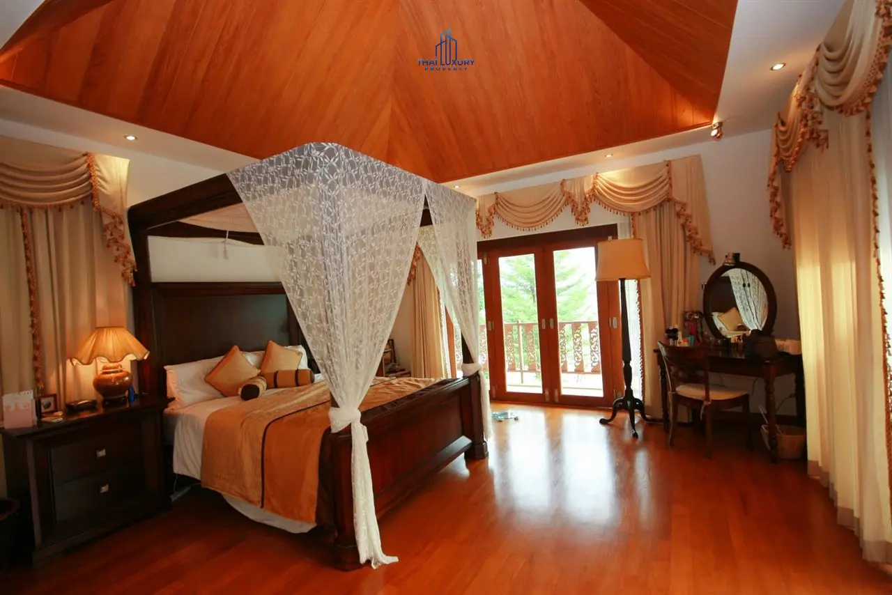 Spacious 4-Bedroom Villa with Central Pool & Tropical Garden in Cha-Am