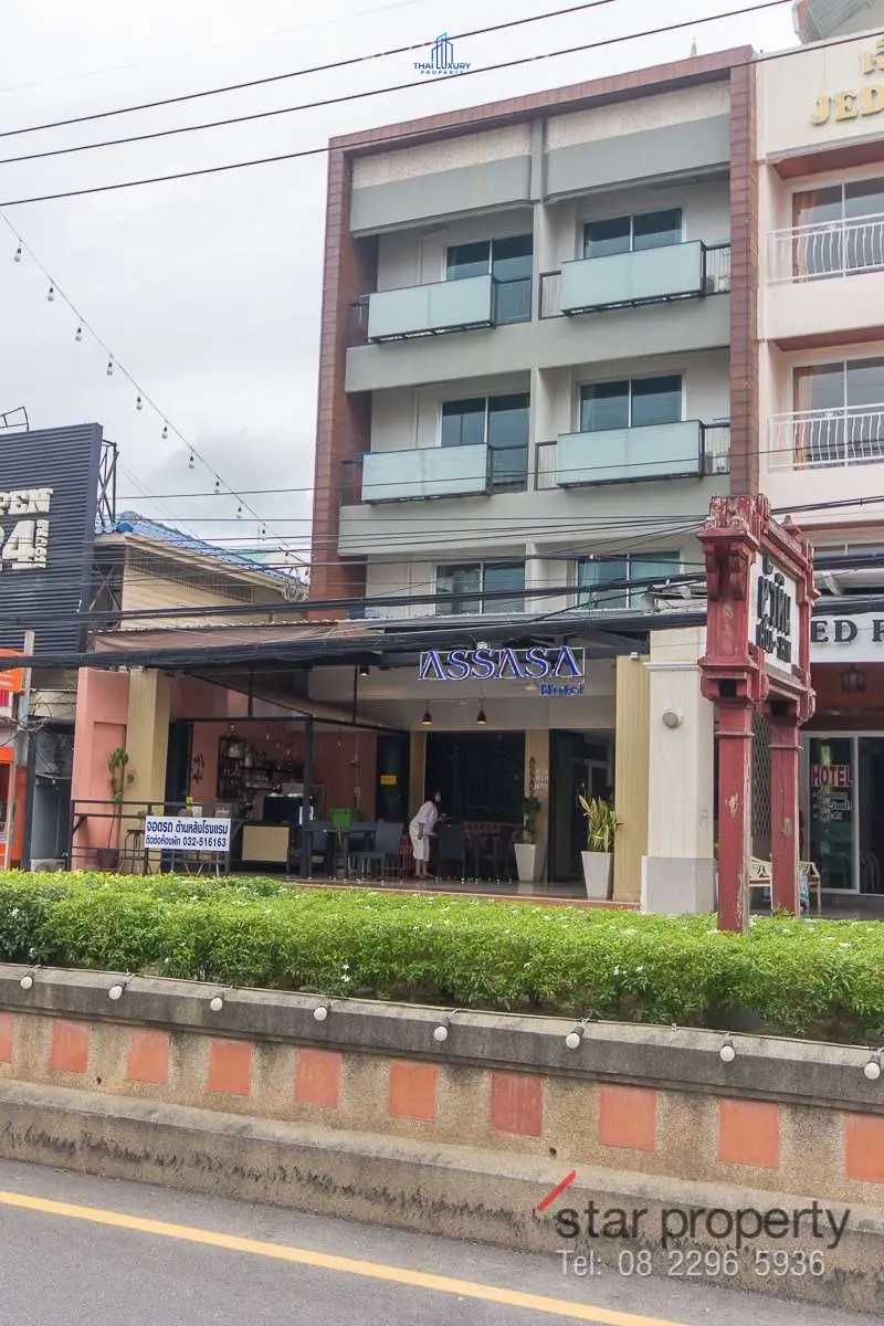 Spacious Mixed-Use Building with 23 Units and Pool in Hua Hin