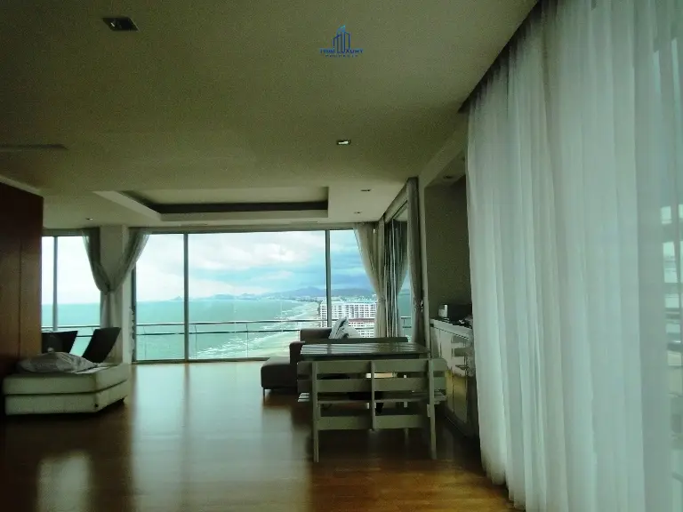 คอนโด 2 ห้องนอนกว้างขวาง พร้อมวิวทะเลกว้างไกลในชะอำ