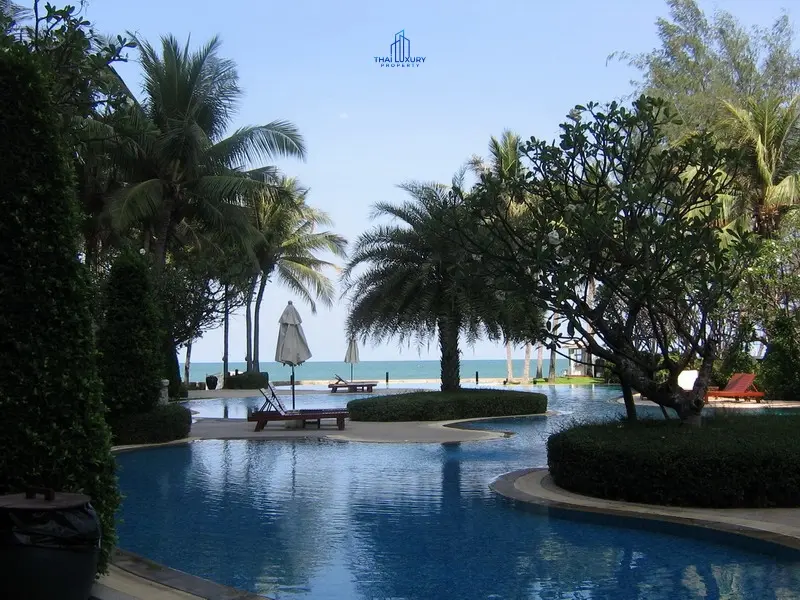 คอนโด 1 ห้องนอนกว้างขวางพร้อมวิวชายฝั่งที่สวยงามแบบพาโนรามาในหัวหิน