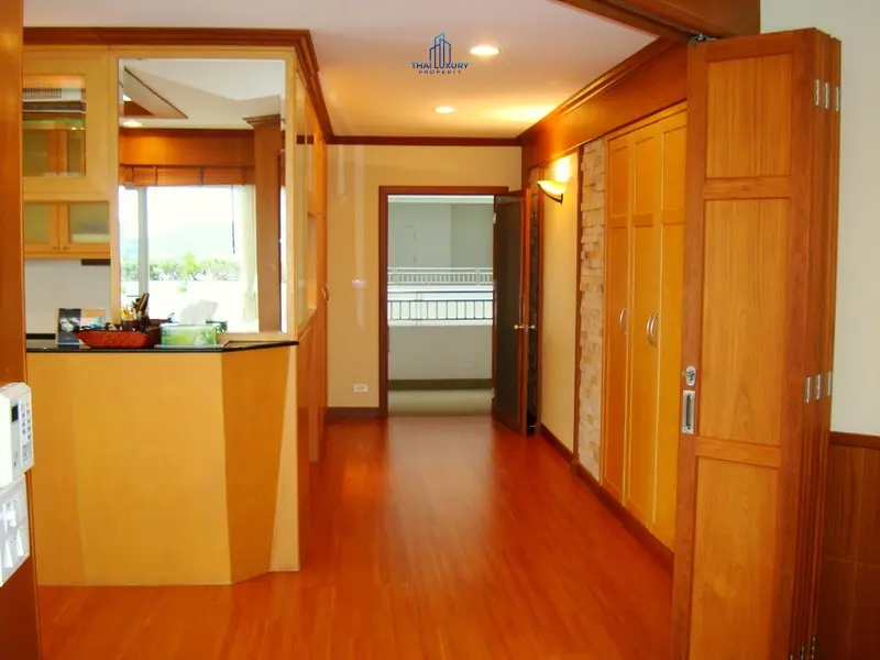 คอนโด 1 ห้องนอนกว้างขวางพร้อมวิวชายฝั่งที่สวยงามแบบพาโนรามาในหัวหิน