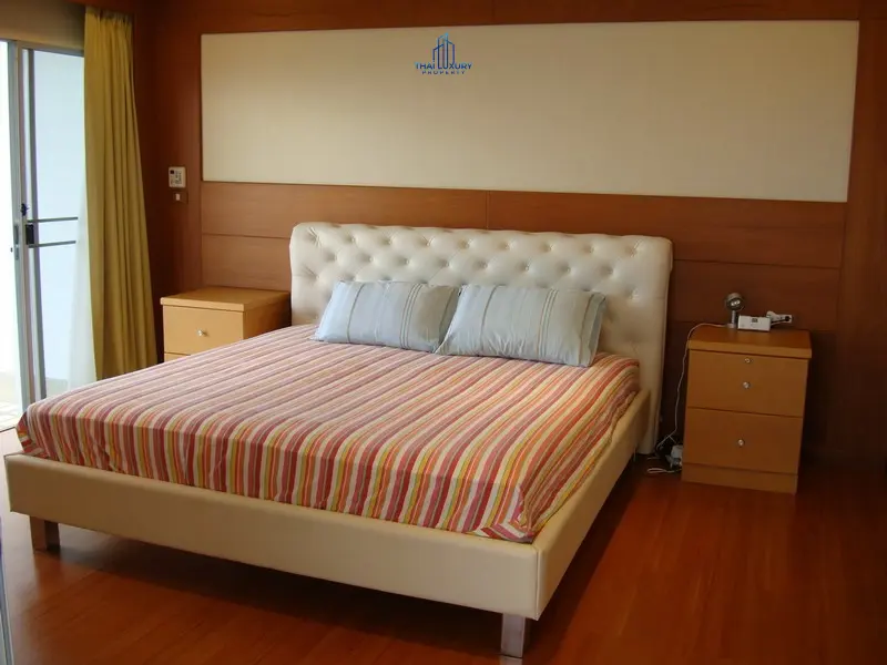 คอนโด 1 ห้องนอนกว้างขวางพร้อมวิวชายฝั่งที่สวยงามแบบพาโนรามาในหัวหิน