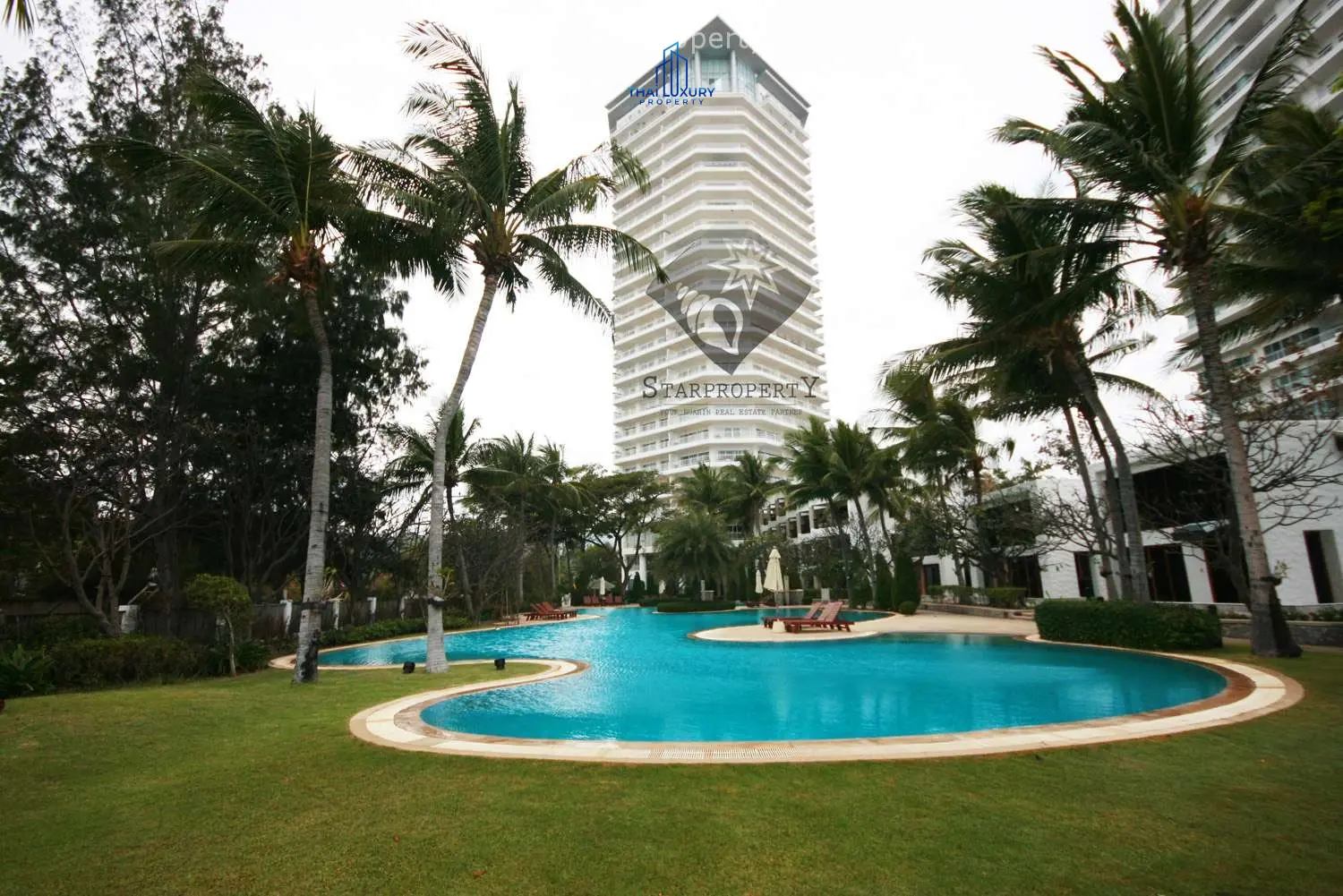 คอนโด 1 ห้องนอนกว้างขวางพร้อมวิวชายฝั่งที่สวยงามแบบพาโนรามาในหัวหิน