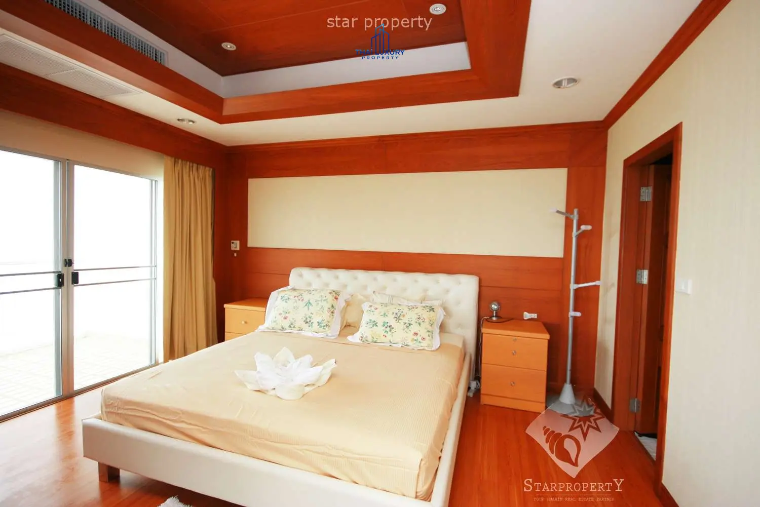 คอนโด 1 ห้องนอนกว้างขวางพร้อมวิวชายฝั่งที่สวยงามแบบพาโนรามาในหัวหิน