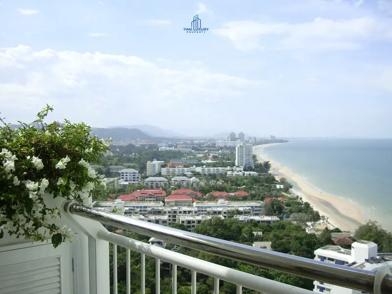 คอนโด 1 ห้องนอนกว้างขวางพร้อมวิวชายฝั่งที่สวยงามแบบพาโนรามาในหัวหิน
