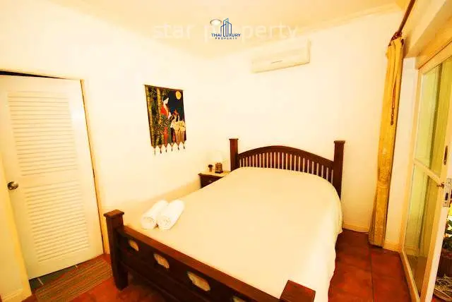 บ้านสองชั้นสบาย ๆ พร้อมสระว่ายน้ำและสวนเขียวชอุ่มในสามร้อยยอด