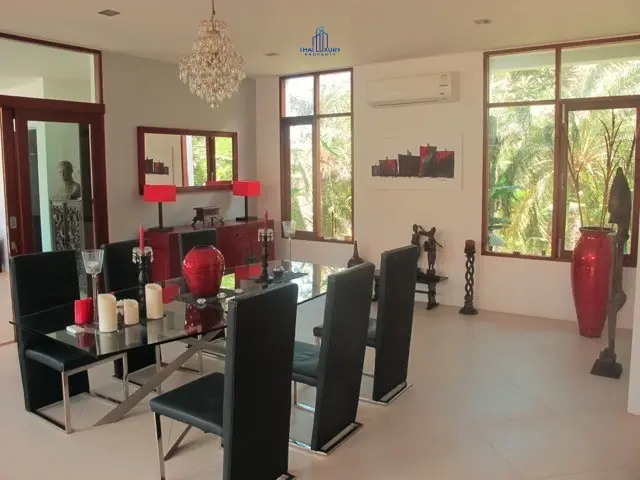 บ้านหลังใหญ่ 3 ห้องนอนพร้อมสระว่ายน้ำในย่านเงียบสงบของหัวหิน