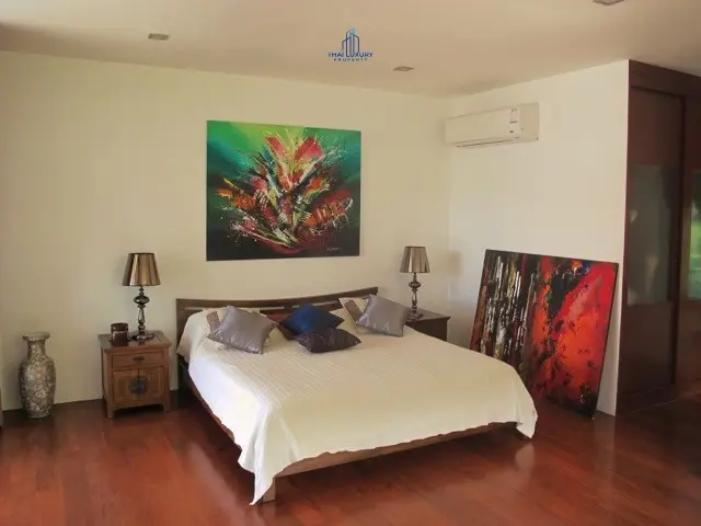 บ้านหลังใหญ่ 3 ห้องนอนพร้อมสระว่ายน้ำในย่านเงียบสงบของหัวหิน