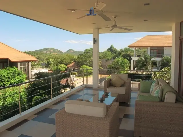 บ้านหลังใหญ่ 3 ห้องนอนพร้อมสระว่ายน้ำในย่านเงียบสงบของหัวหิน