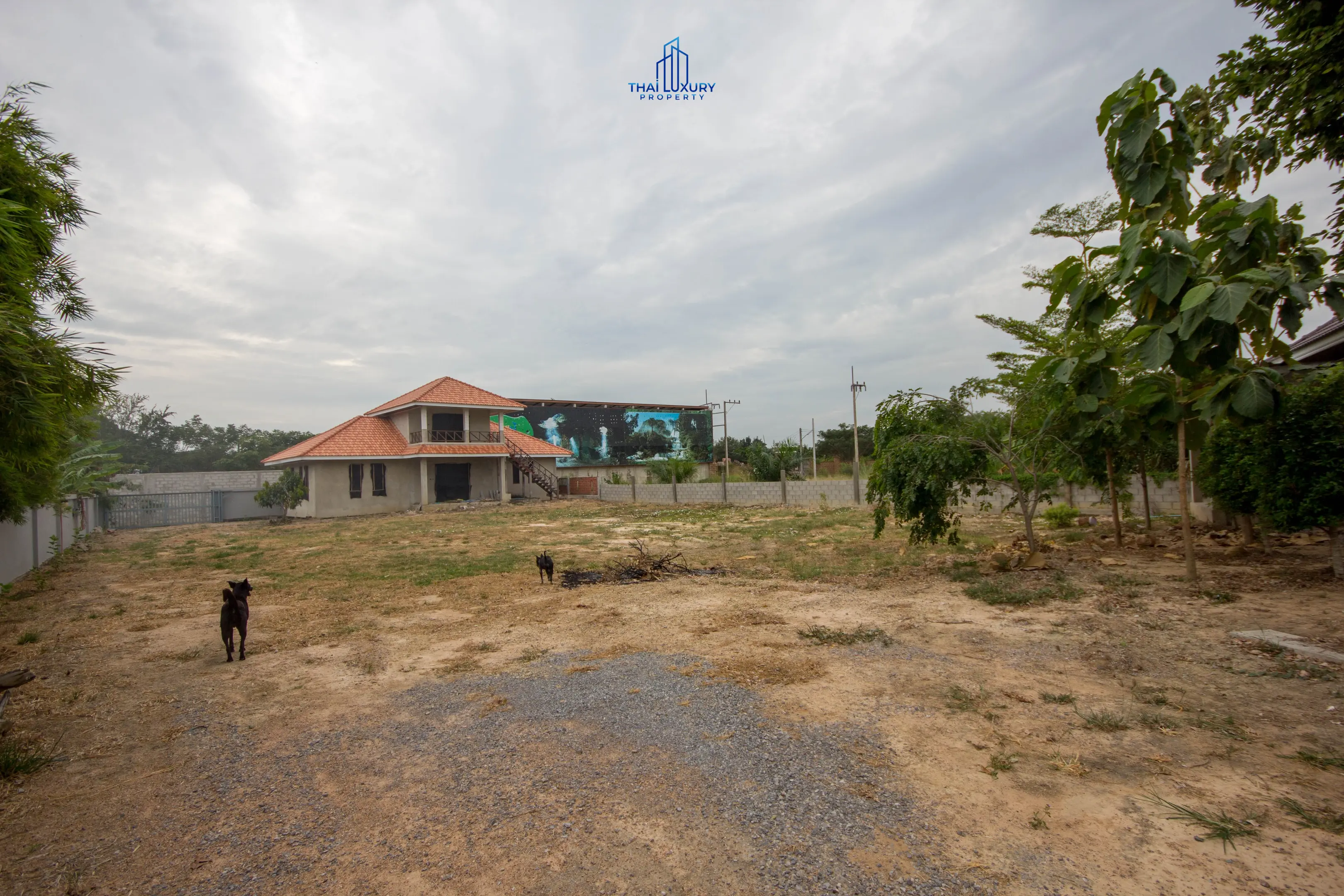 บ้านชั้นเดียวกว้างขวางบนที่ดิน 4,800 ตร.ม. พร้อมสวนร่มรื่นในหนองแก หัวหิน