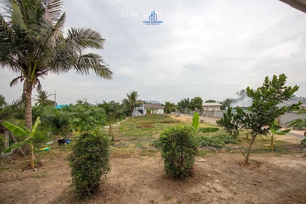 บ้านชั้นเดียวกว้างขวางบนที่ดิน 4,800 ตร.ม. พร้อมสวนร่มรื่นในหนองแก หัวหิน