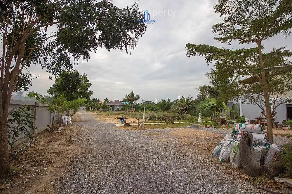 บ้านชั้นเดียวกว้างขวางบนที่ดิน 4,800 ตร.ม. พร้อมสวนร่มรื่นในหนองแก หัวหิน
