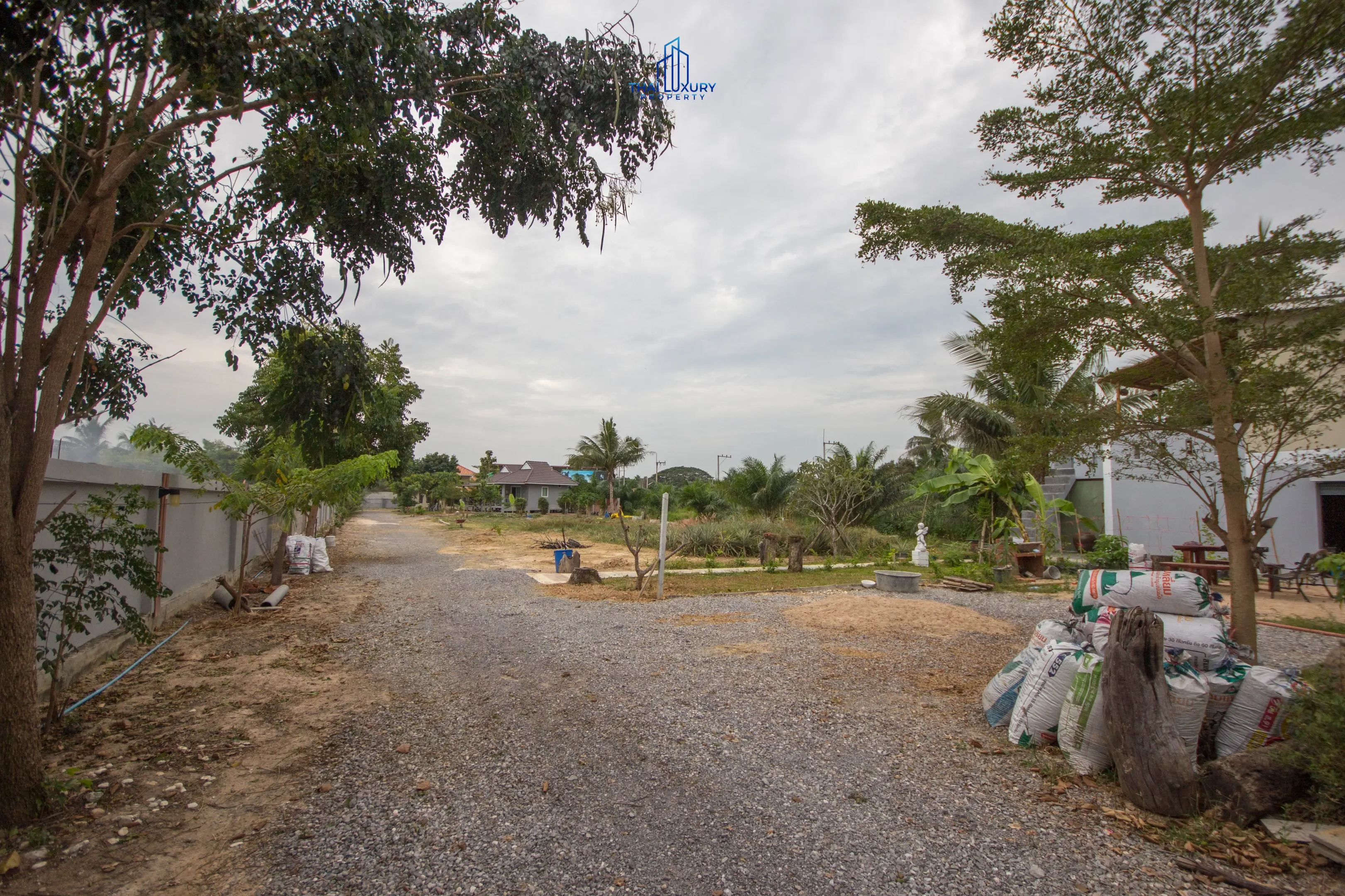 บ้านชั้นเดียวกว้างขวางบนที่ดิน 4,800 ตร.ม. พร้อมสวนร่มรื่นในหนองแก หัวหิน