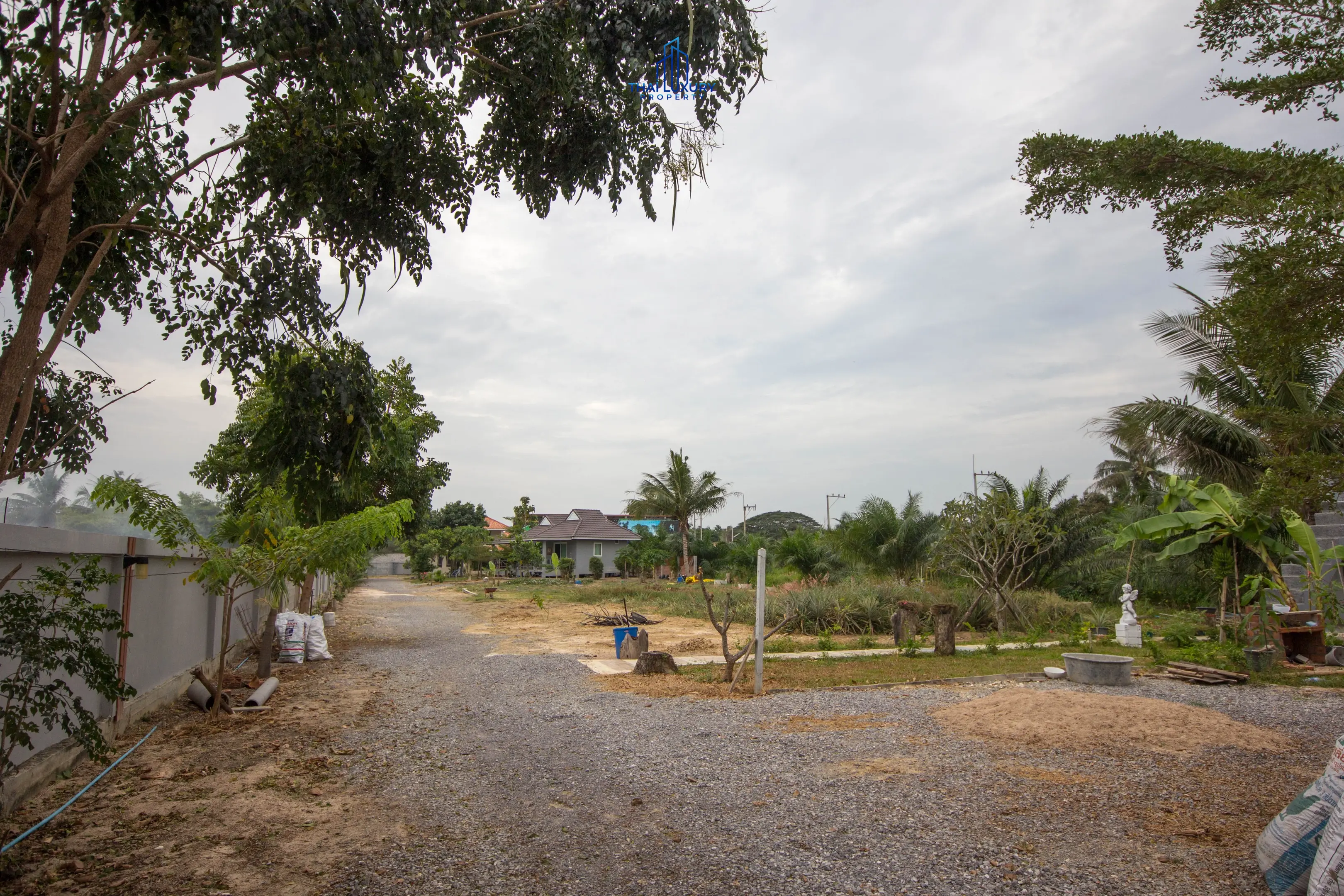 บ้านชั้นเดียวกว้างขวางบนที่ดิน 4,800 ตร.ม. พร้อมสวนร่มรื่นในหนองแก หัวหิน
