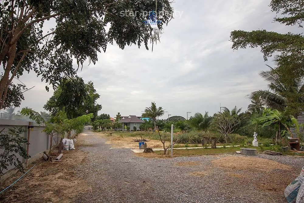 บ้านชั้นเดียวกว้างขวางบนที่ดิน 4,800 ตร.ม. พร้อมสวนร่มรื่นในหนองแก หัวหิน